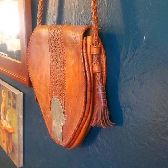 Vintage Handmade Morrocan leather purse with embossed silver detail and tassels - Picture 4 of 8